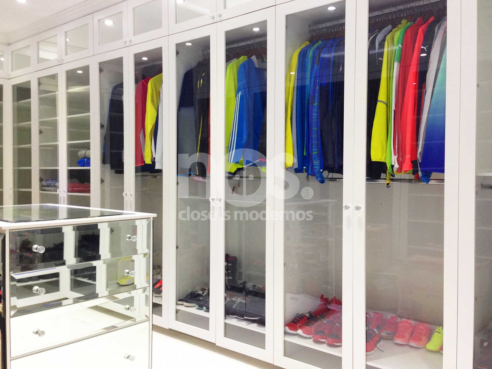 Fábrica de closets modernos, vestidores y organizadores de zapatos en CDMX y Querétaro.